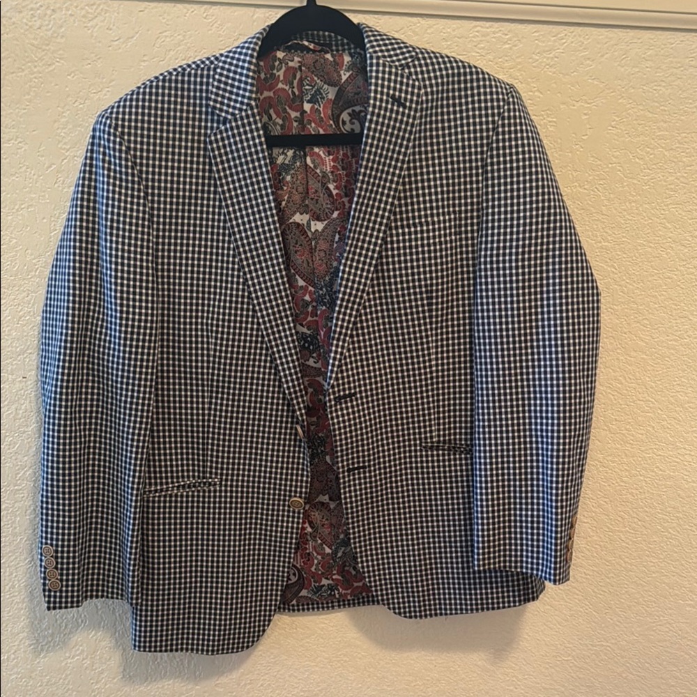 Van Heusen White and Blue Sport Coat with Notched Lapel